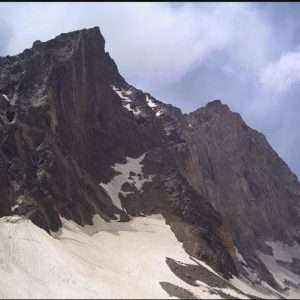 تور صعود به قله علم کوه و شناخت چالشهای آن 