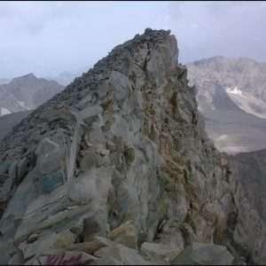 تور صعود به قله علم کوه و آشنایی با تجهیزات کوهنوردی مورد نیاز 
