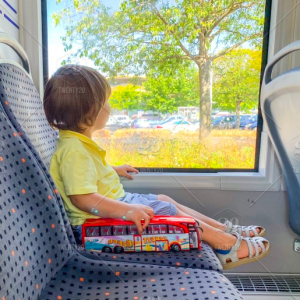 سرگرم کردن کودک در حین مسافرت با اتوبوس 